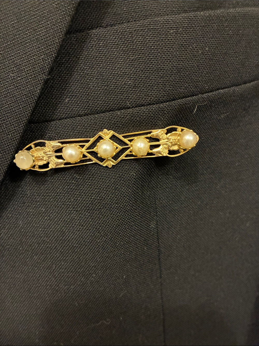Linser Vintage 1980s Gold & Pearl Bar Brooch Old Money